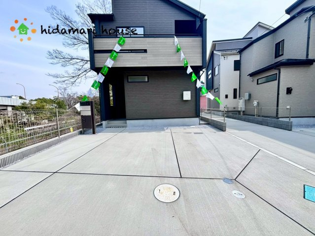 上尾市瓦葺2期　新築戸建　ブルーミング01の駐車場