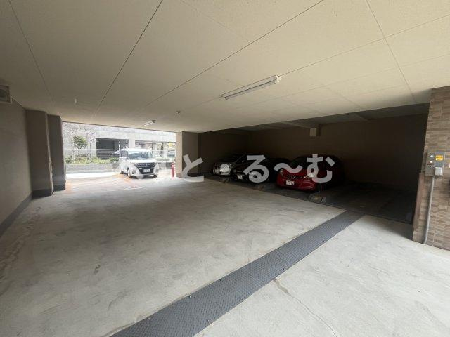 エンゼラート明石の駐車場