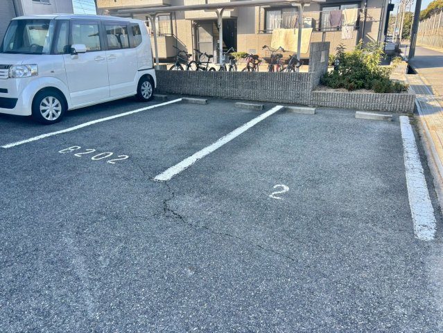 サンマルシェ　B棟の駐車場