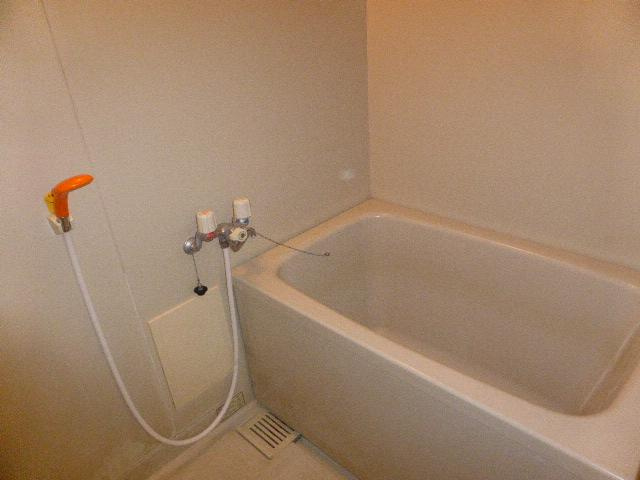 ヤマサハイツの浴室|きれいなお風呂です