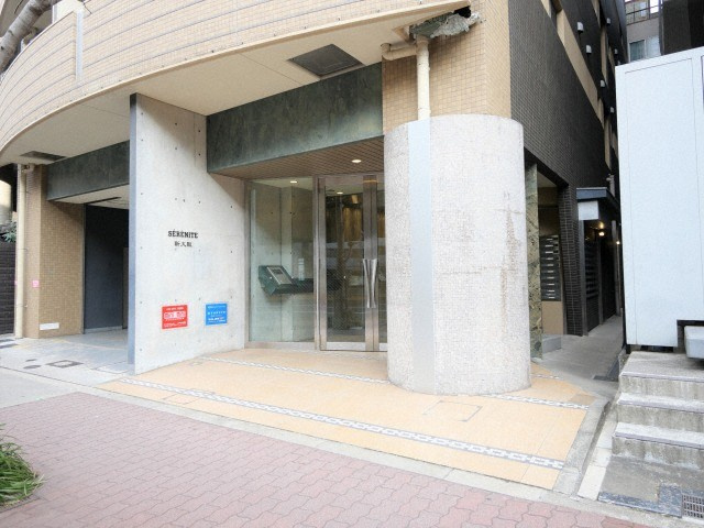 SERENiTE新大阪のエントランス