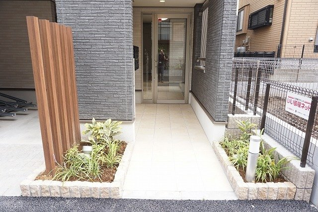 ネオ・グレイス　蕨のエントランス|ゆとりのあるエントランスです