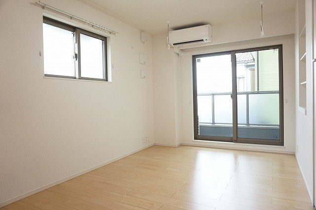 ネオ・グレイス　蕨の内装|明るい室内です