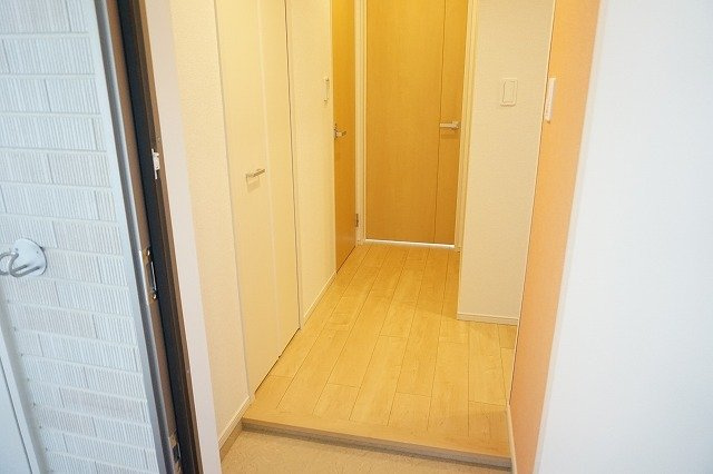 ネオ・グレイス　蕨の玄関|収納もある玄関です