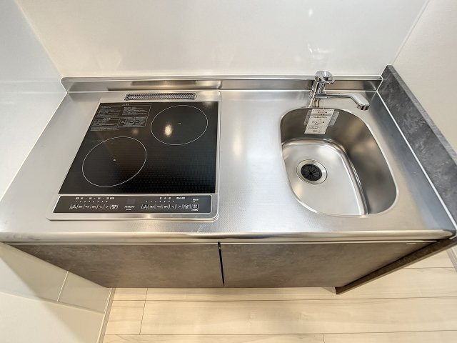 コンフォート川口のキッチン|システムキッチン（2口IHコンロ）