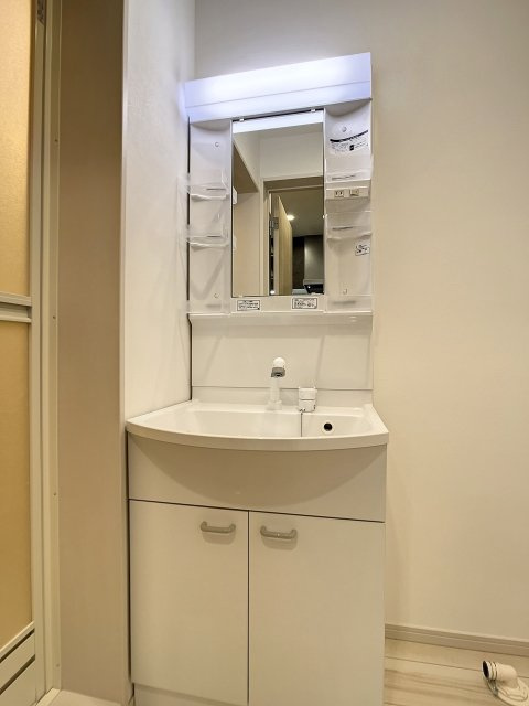 コンフォート川口の独立洗面台|朝の支度にも助かる、独立の洗髪洗面化粧台