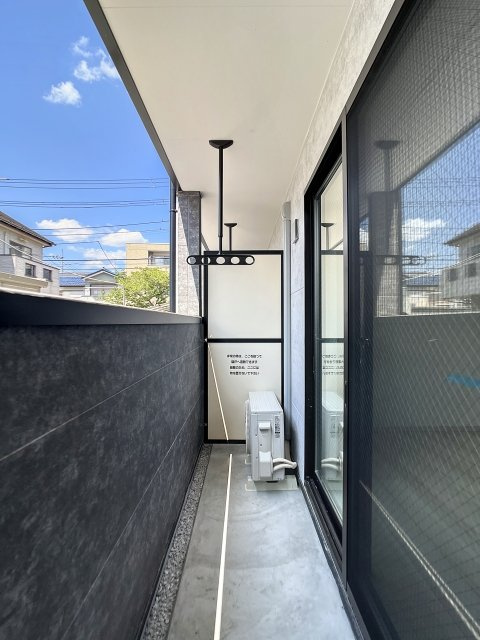 コンフォート川口のバルコニー|暖かな日差しのふりそそぐバルコニー