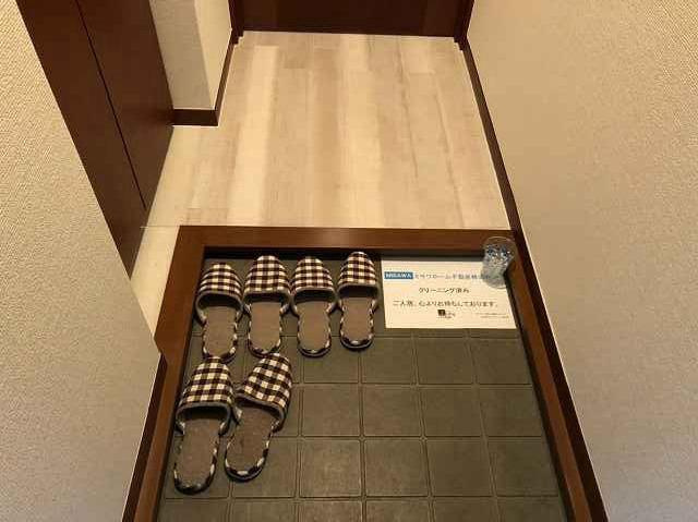 さいたま市中央区上落合２丁目のアパートの玄関|収納もある玄関です