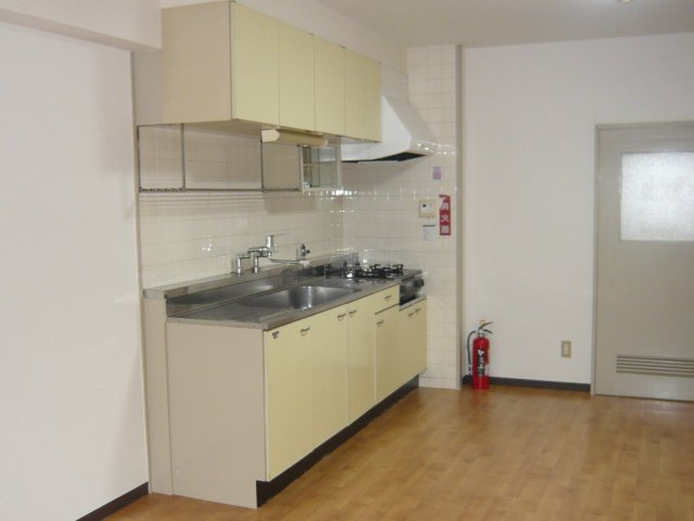 プレミアムフラット浦和仲町のキッチン|キッチンでお料理をお楽しみください