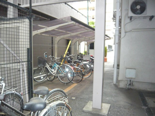 プレミアムフラット浦和仲町のその他共用部分|駐輪場です