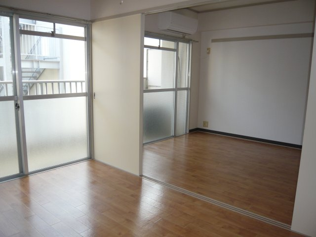 プレミアムフラット浦和仲町の洋室|ゆったりした洋室です