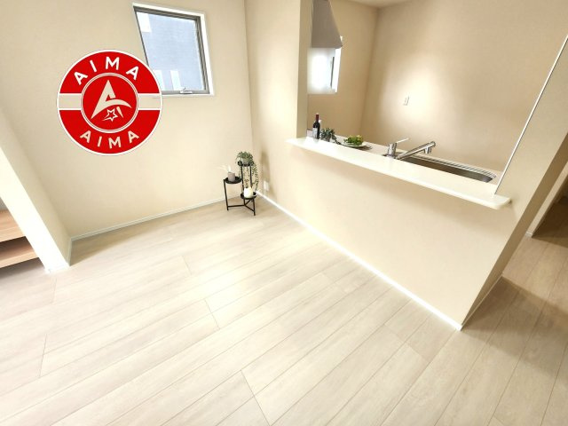 福津市西福間3丁目第1-1棟（1号棟）のダイニング|キッチンから立ち込める香りが今日の料理を期待させます。