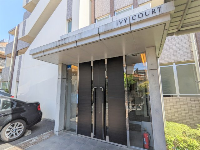 アイビーコートのエントランス|清潔なエントランスです