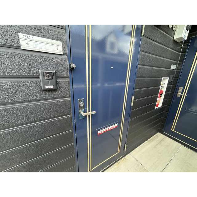 谷塚第12の玄関|収納もある玄関です