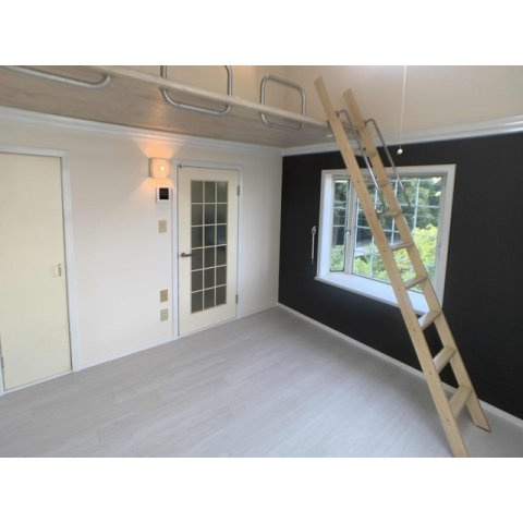 谷塚第12の居間・リビング|こちらのリビングで趣味の時間をお楽しみください