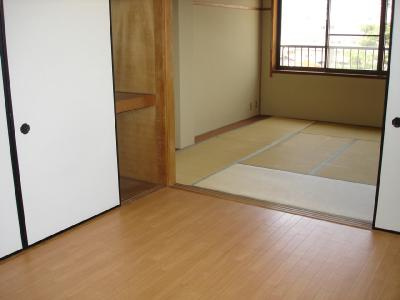 四坊大宮ビルの居間・リビング