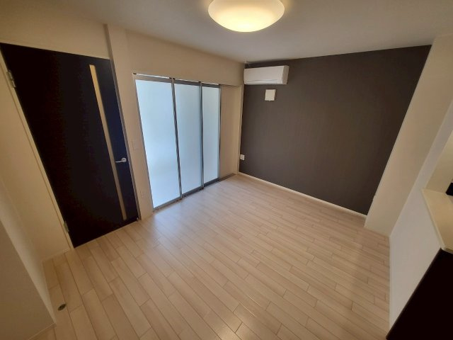 【居間・リビング】 | ※同タイプの写真となります。