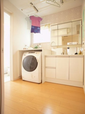 【独立洗面台】 | 鹿沼市貝島町モデルハウス | 洗髪洗面化粧台・洗濯機置き場・収納があります♪