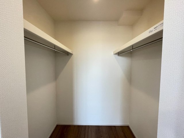 豊田市高上2丁目2期　新築分譲住宅　全2棟　2号棟の収納|居室にはウォークインクローゼットを完備。家族の衣類がスッキリ片付きます♪