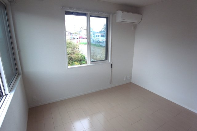 ハイツ吉田の洋室