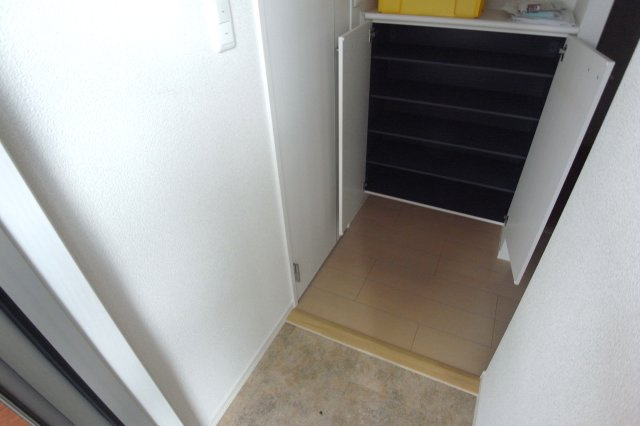 ハイツ吉田の玄関
