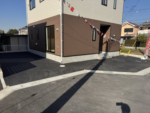 柏市東山２丁目新築戸建【酒井根西小学校：10分】の駐車場|5号棟駐車スペース・2台駐車可