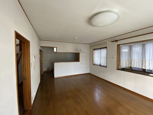 茂原市谷本　中古戸建の居間・リビング