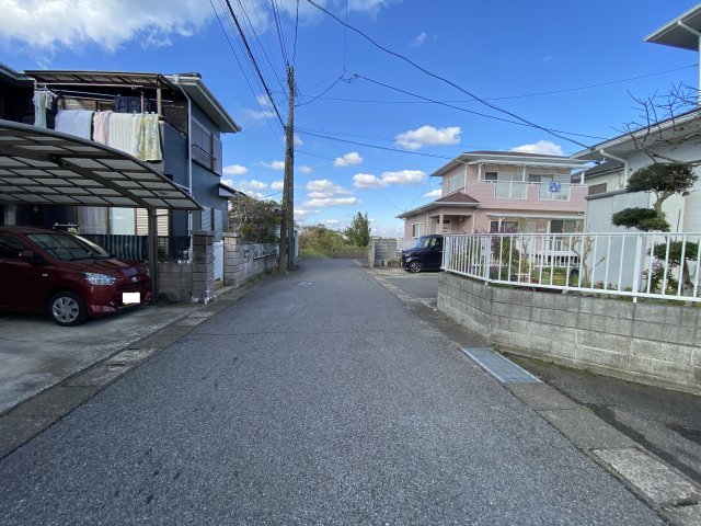 茂原市谷本　中古戸建の前面道路含む現地写真