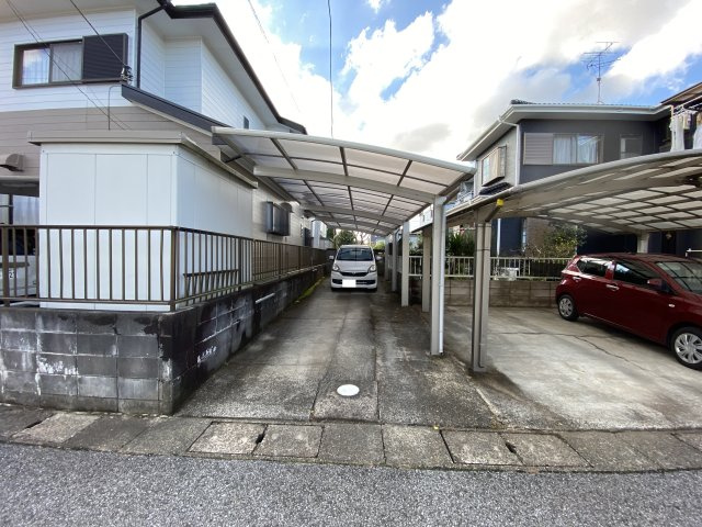 茂原市谷本　中古戸建の駐車場