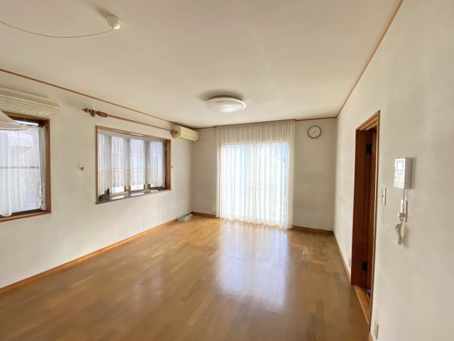 茂原市谷本　中古戸建の居間・リビング