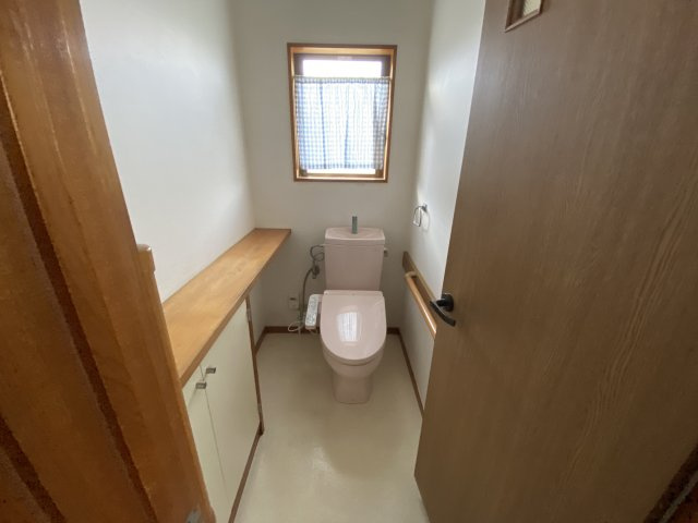 茂原市谷本　中古戸建のトイレ