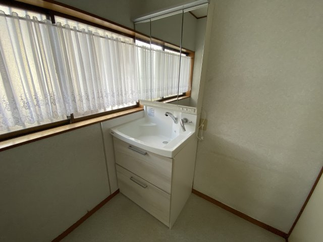 茂原市谷本　中古戸建の独立洗面台
