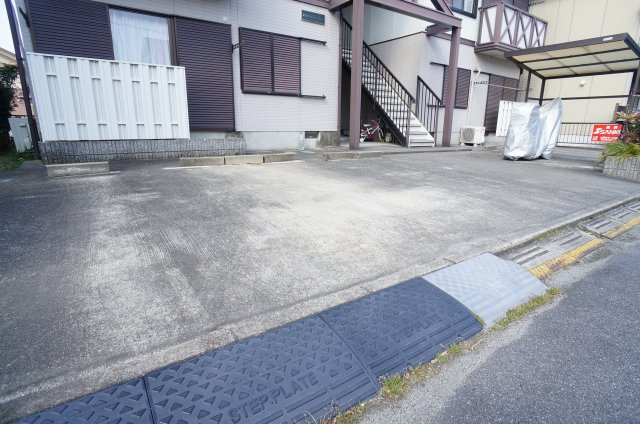 シェーンバッハ八木の駐車場