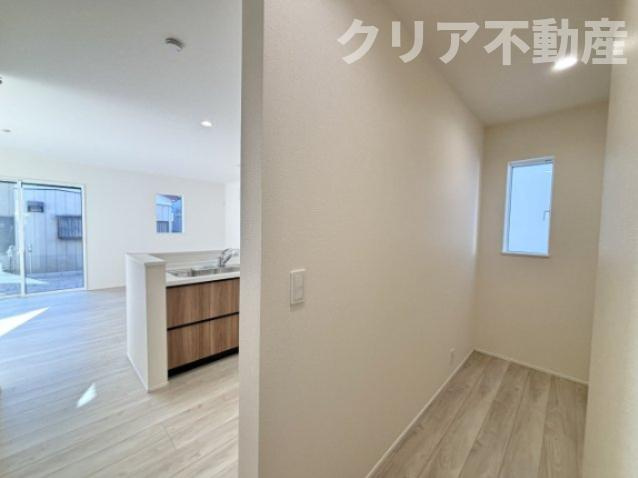 【収納】 | 高崎市並榎町24-1期１号棟 | キッチン裏にはユーティリティー付き♪