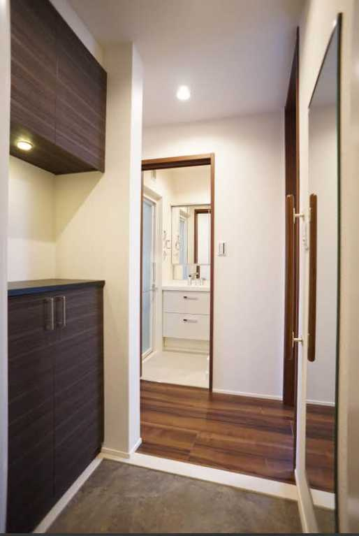 アルファーストⅡ　敷金０　ネット無料　シャーメゾンの玄関