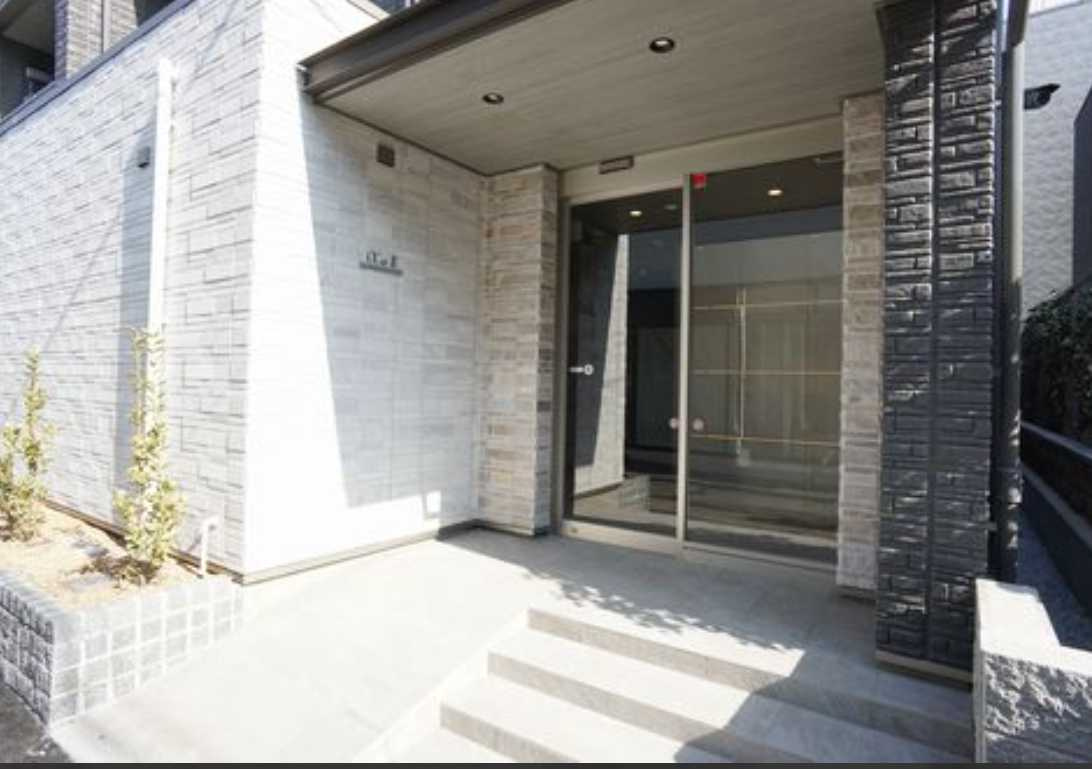 アルファーストⅡ　敷金０　ネット無料　シャーメゾンのエントランス