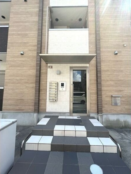 ハーモニーテラス二番Vのエントランス