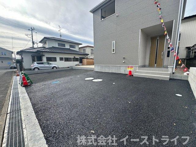 【新築戸建】　いわき市勿来町第29　限定1棟の駐車場|同社施工写真　カースペースです（3台駐車可能）
