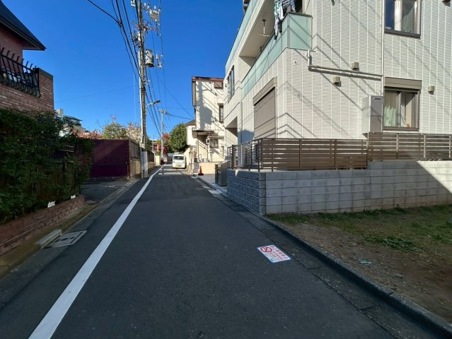 港区南麻布　建築条件なし売地の前面道路含む現地写真|2025.11.22撮影
