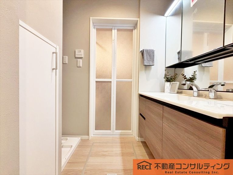 神戸市灘区篠原中町4丁目　新築戸建の独立洗面台