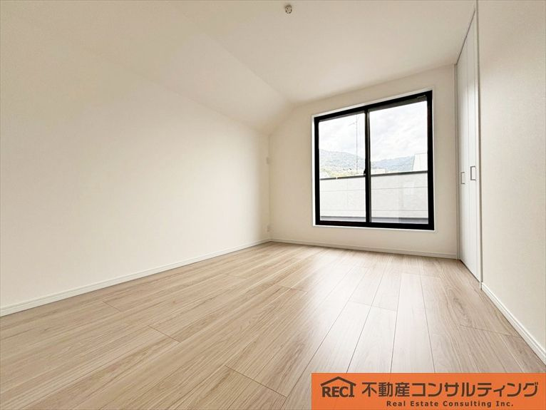 神戸市灘区篠原中町4丁目　新築戸建の洋室