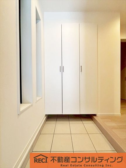 神戸市灘区篠原中町4丁目　新築戸建の玄関