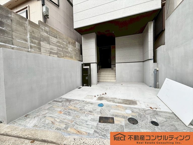 神戸市灘区篠原中町4丁目　新築戸建の駐車場