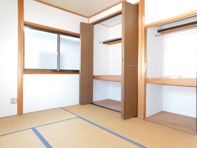 愛西市大井町宮新田の中古一戸建の和室|◇２階和室◇　　２面採光で明るい和室約６．０帖　全居室収納完備！　（２０２５年６月リフォーム済）