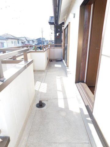 愛西市大井町宮新田の中古一戸建のバルコニー|◇バルコニー◇　　２部屋から利用可能なワイドバルコニー♪　