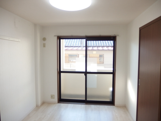 クレストール松塚の洋室