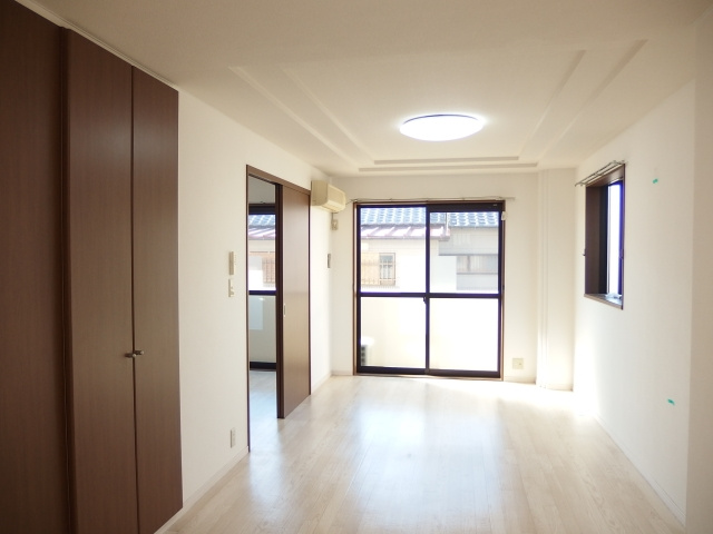 クレストール松塚の居間・リビング