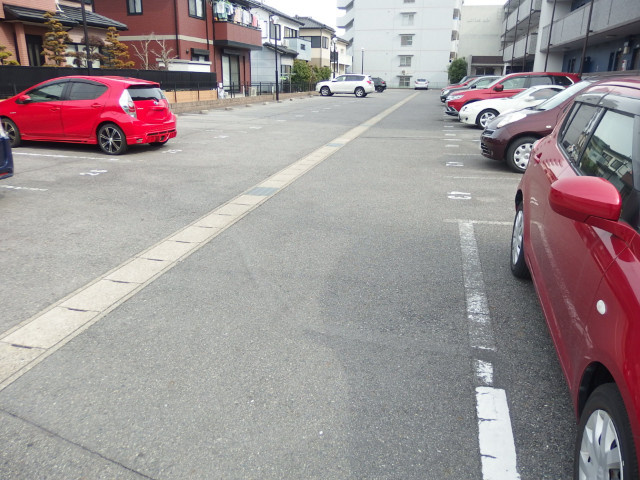 ＬＯＴＵＳ　ＡＯＩ　Ⅱの駐車場