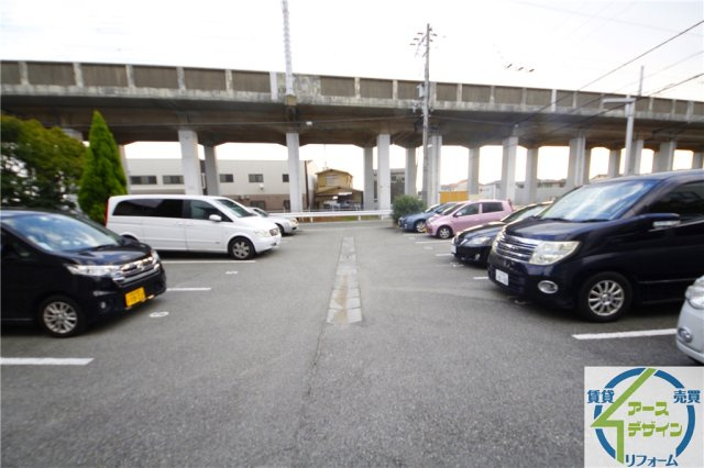 メルベーユ神戸の駐車場|車をお持ちの方に嬉しい駐車場付きの物件です
