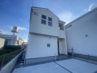 【外観】 | うるま市豊原2期（全3棟）3号棟 | 3号棟　並列駐車2台可♪お庭付き♪